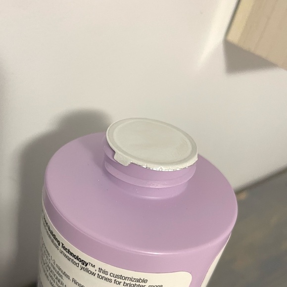 Olaplex Purple Shampoo No.4P Blonde Enhancer Toning Shampoo 250 mL - Picture 4 of 8